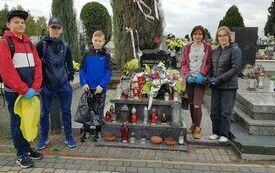 Sprzątanie grob&oacute;w (7)