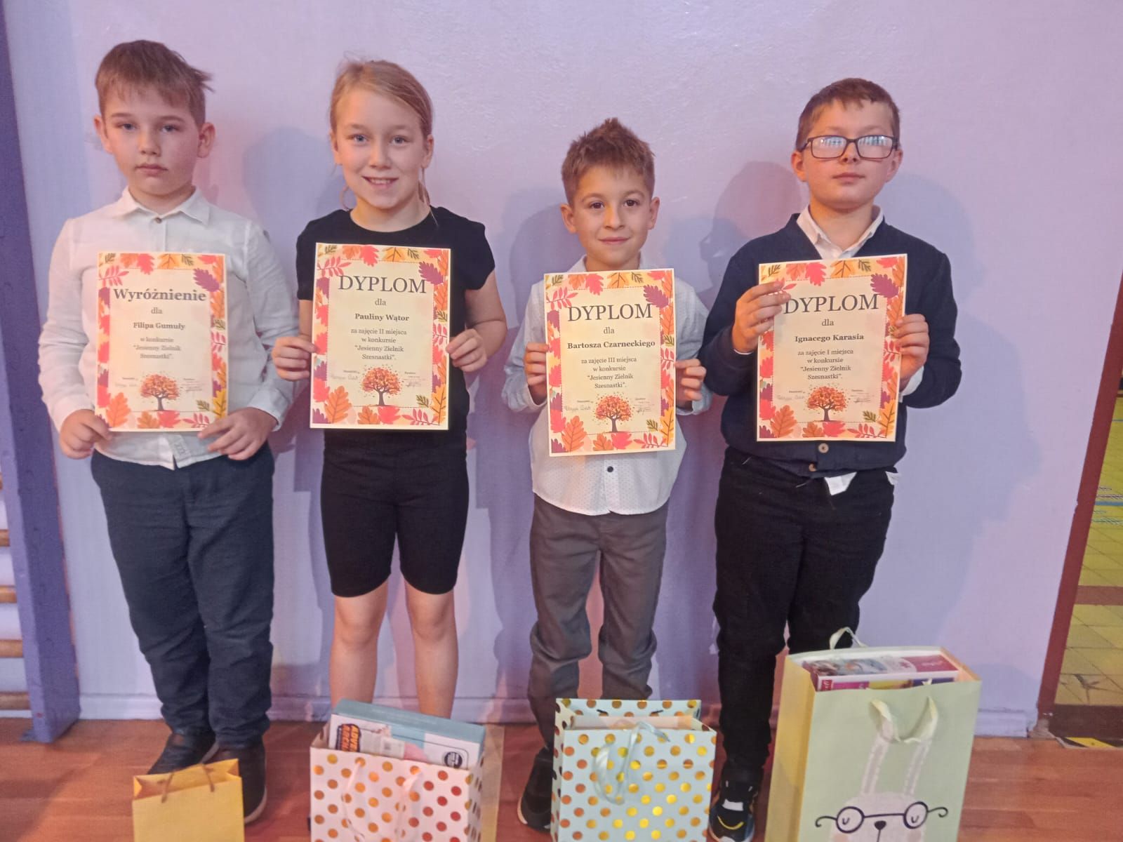 Laureaci konkursu "Jesienny zielnik szesnastki"