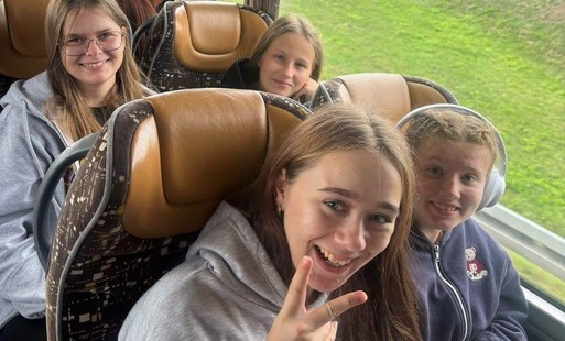 Zdjęcie do Klasy 7 i 8 wyruszyły na wycieczkę